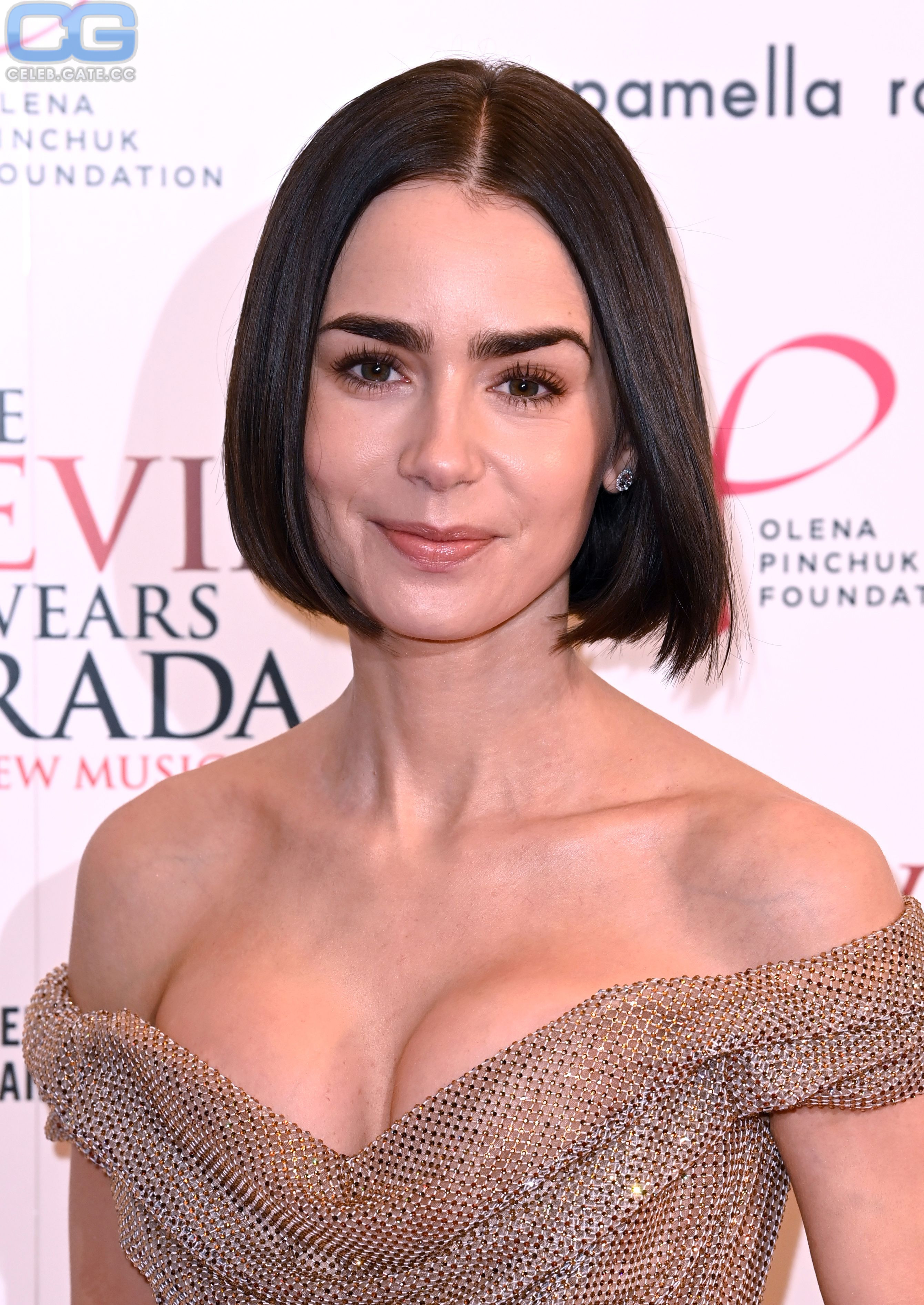 Lily Collins 
