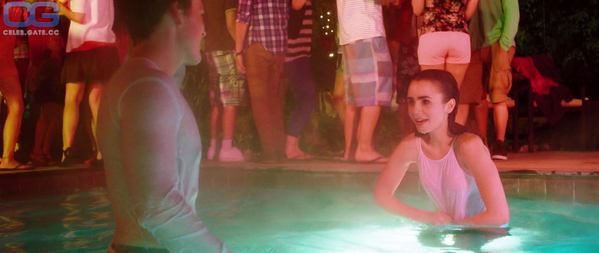 Lily Collins 