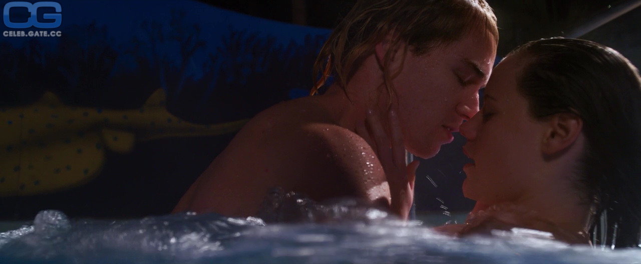 Lily Sullivan 