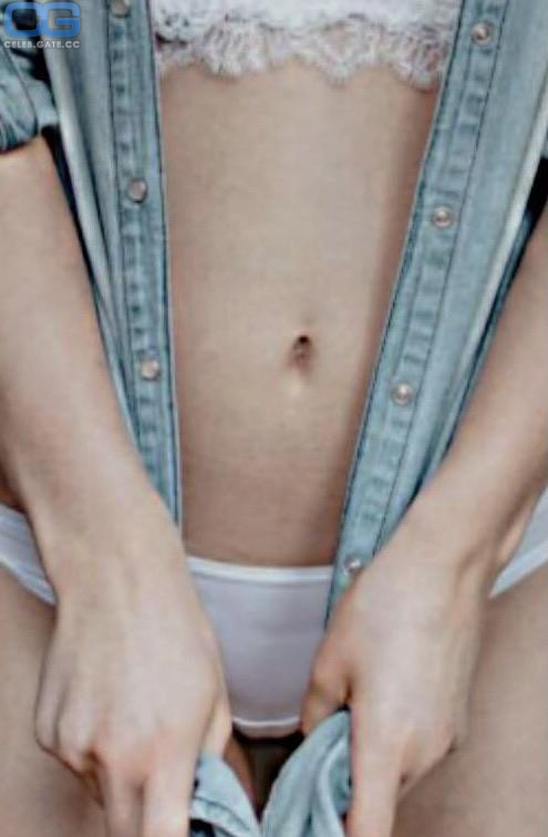 Lola Weippert Nackt Oben Ohne Bilder Playboy Fotos Sex Szene