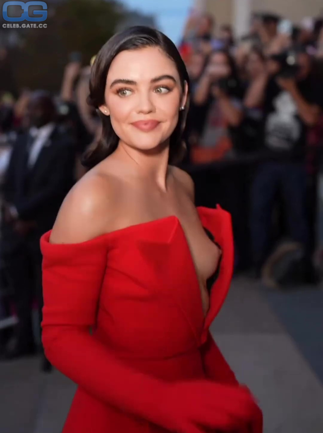 Lucy Hale 