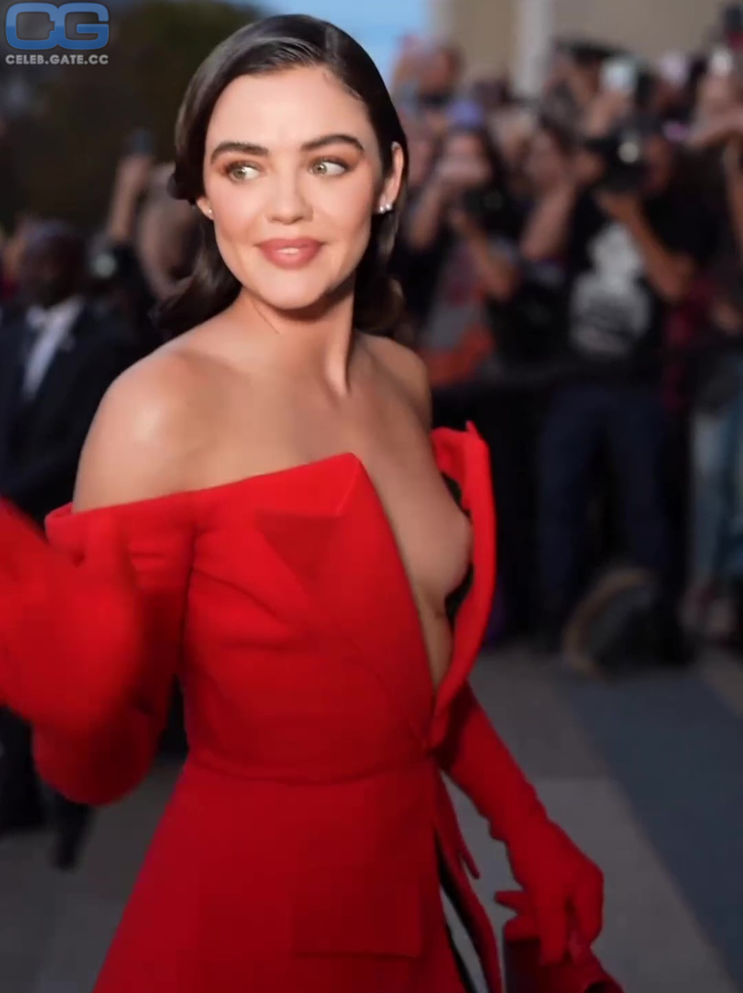 Lucy Hale 
