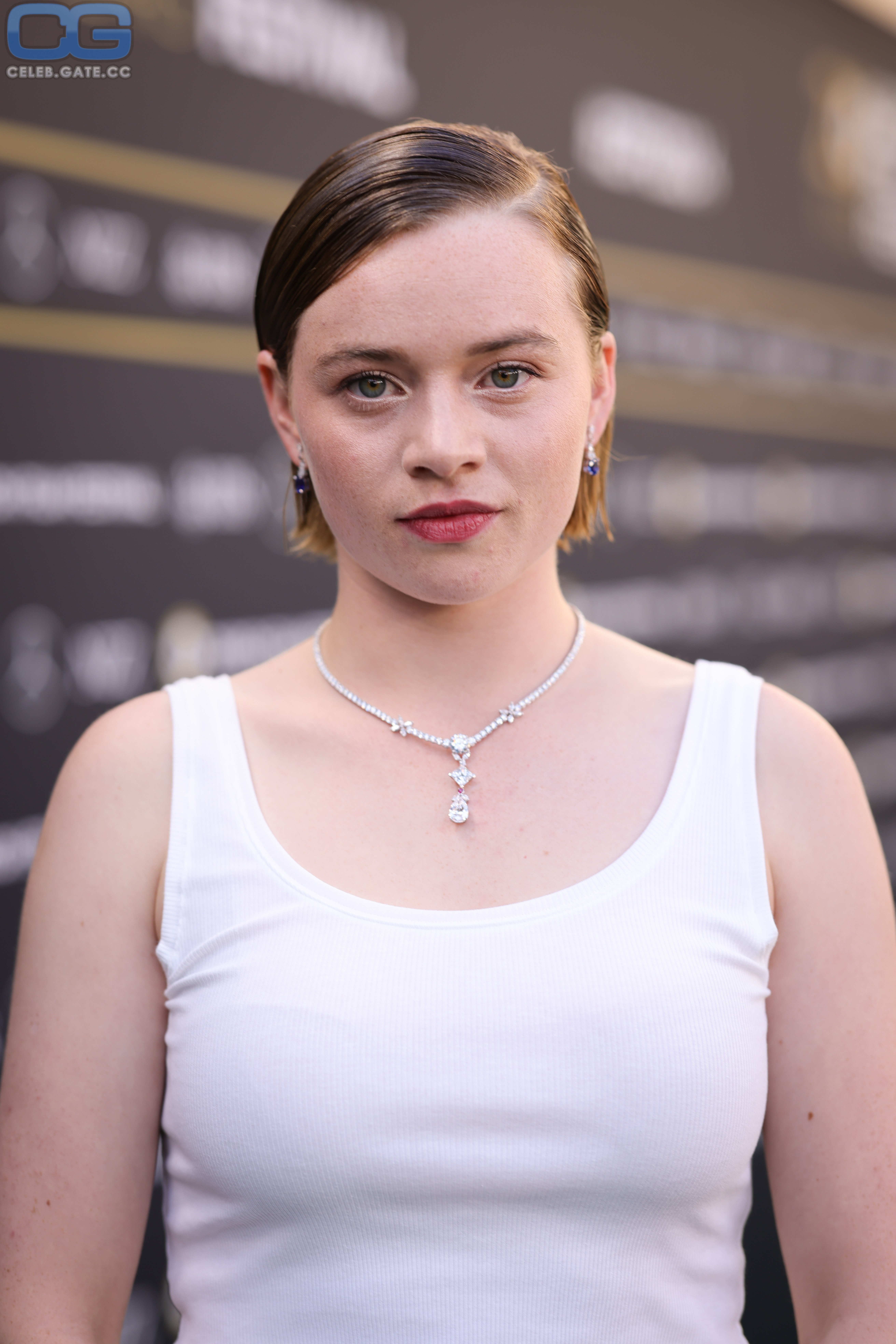 Luna Wedler 