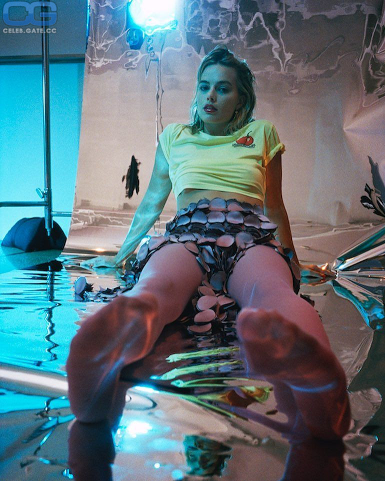Margot Robbie sexy