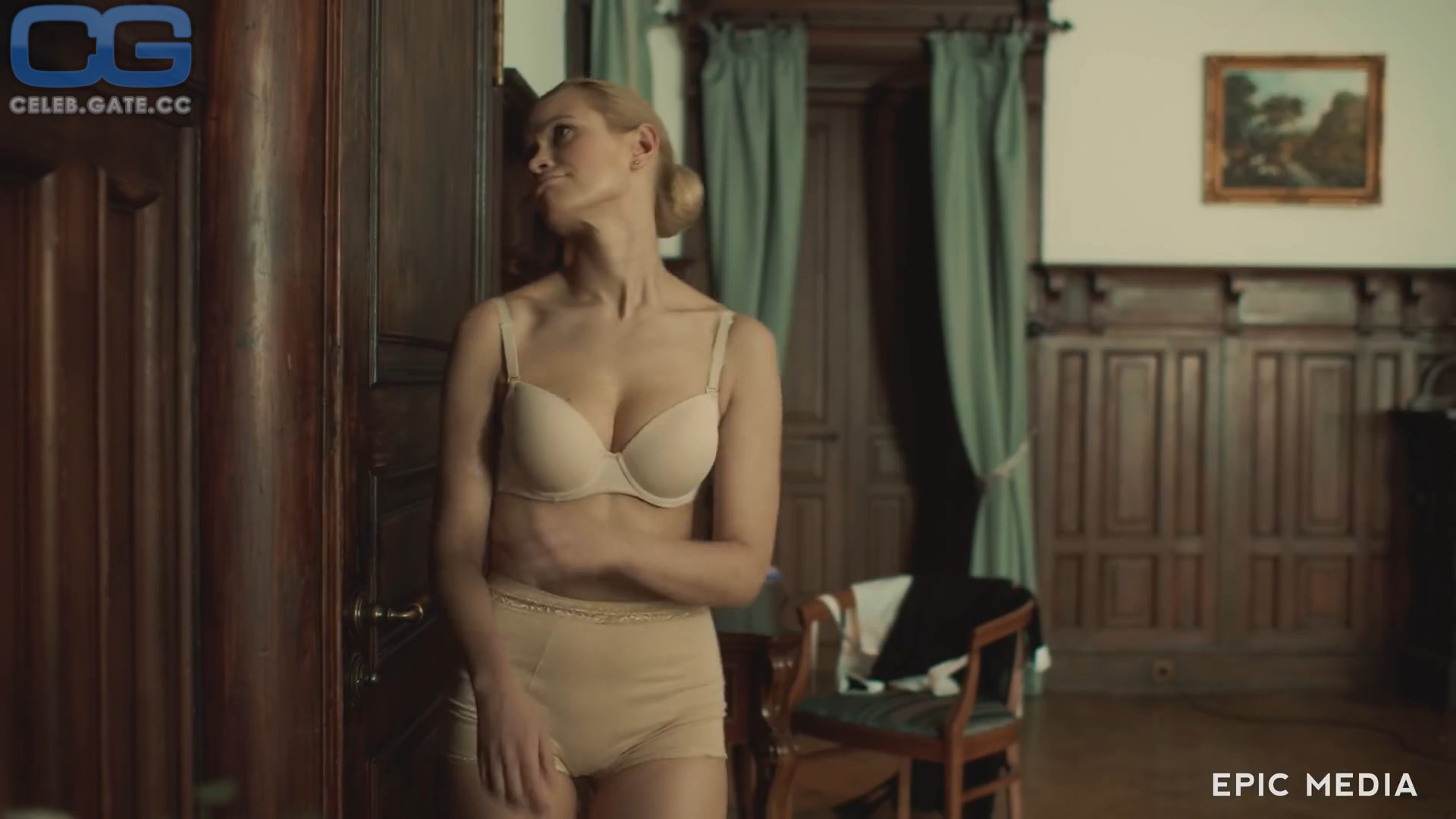 Marina Domozhirova 
