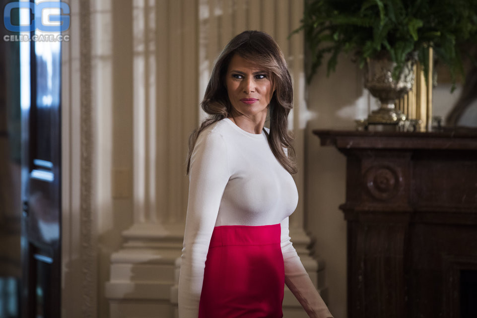 Melania Trump braless