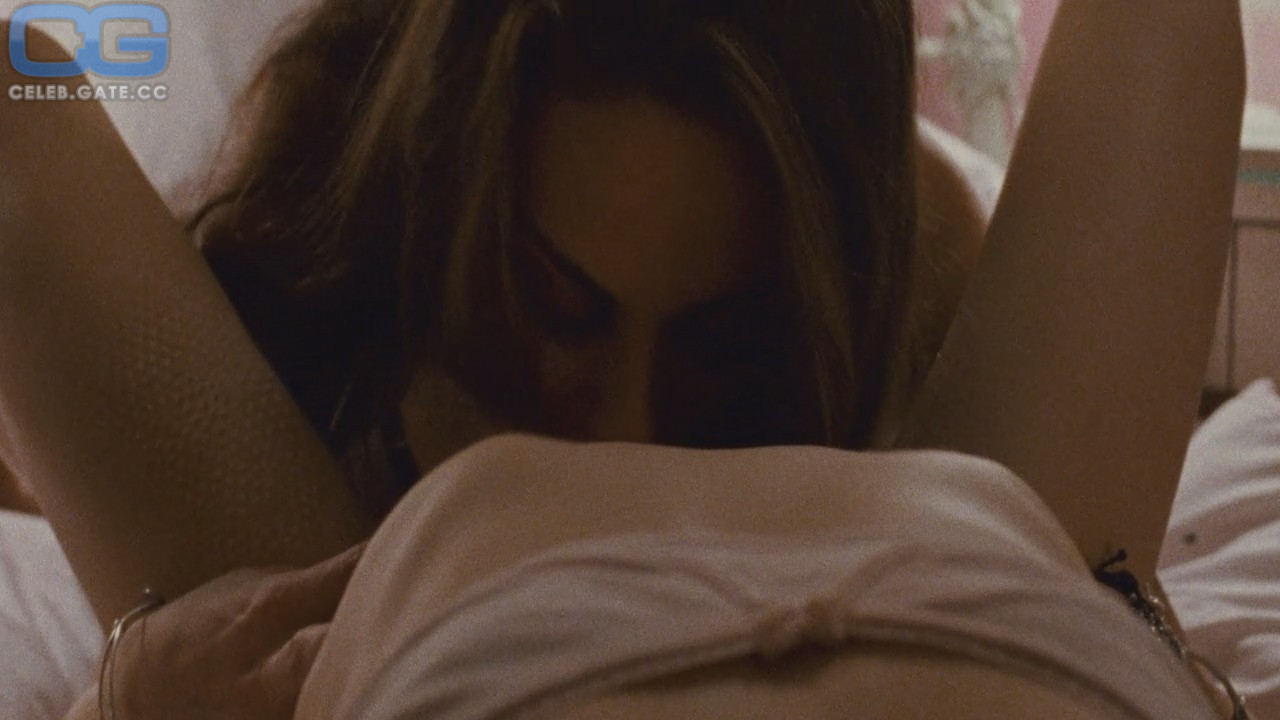 Mila Kunis black swan sex scene