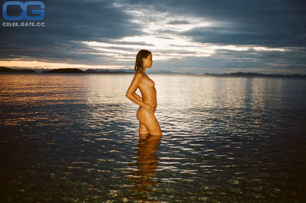 Nathalie Kelley topless