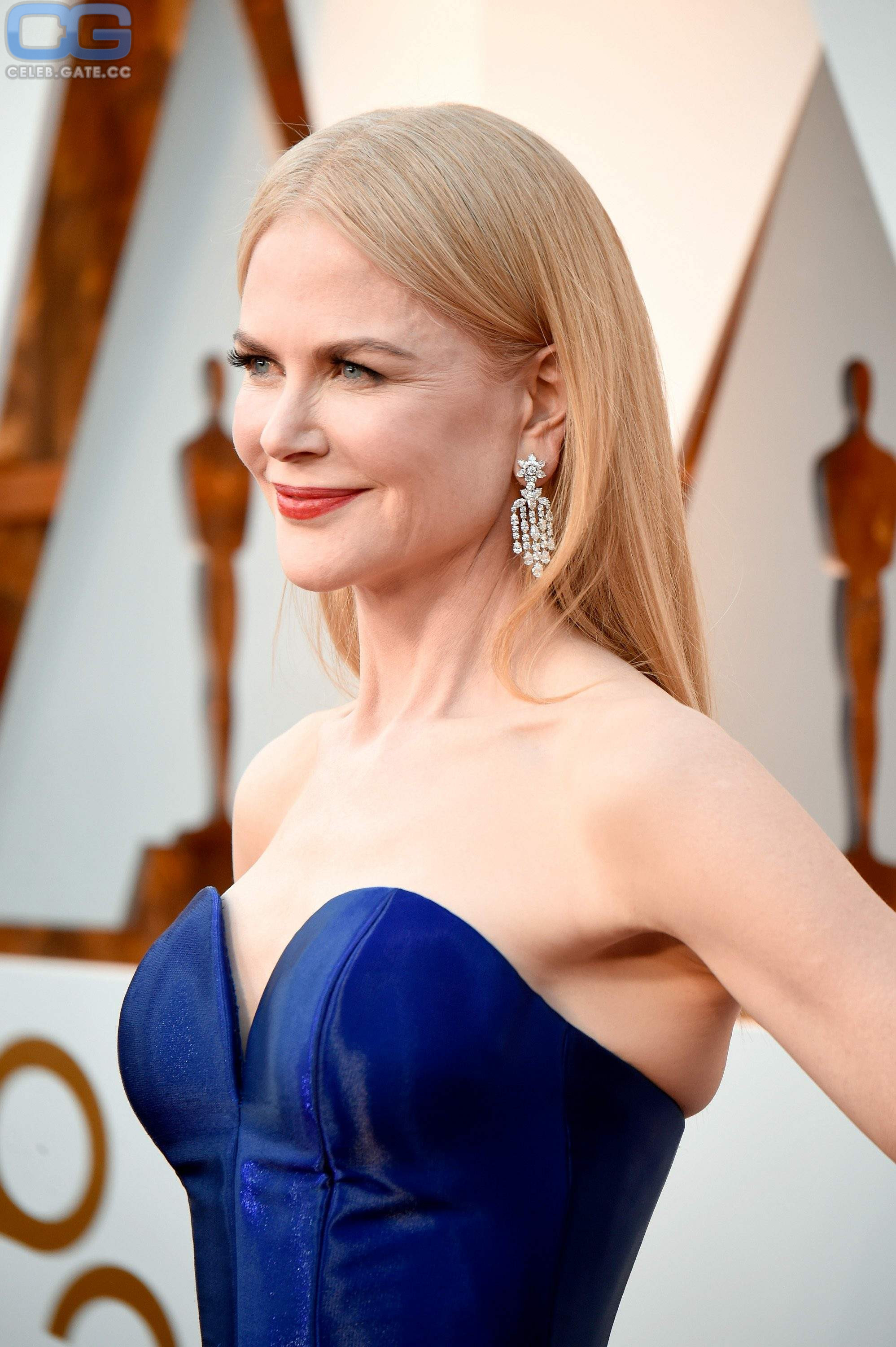 Nicole Kidman braless