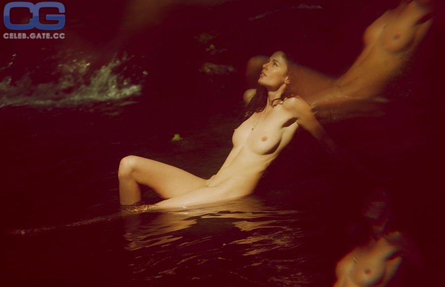 Nicole Trunfio naked