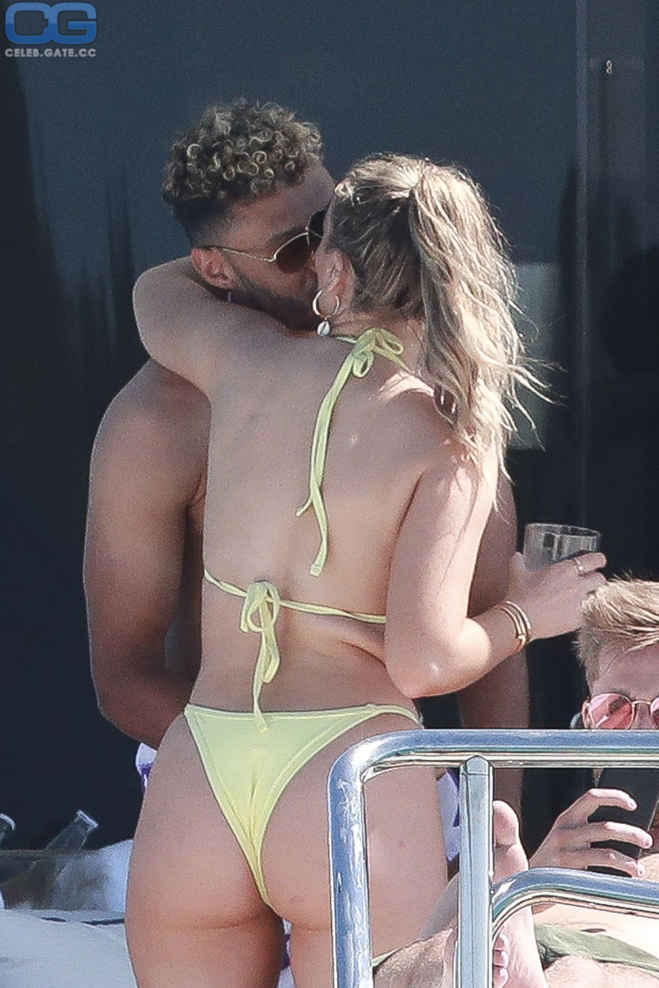 Perrie Edwards body