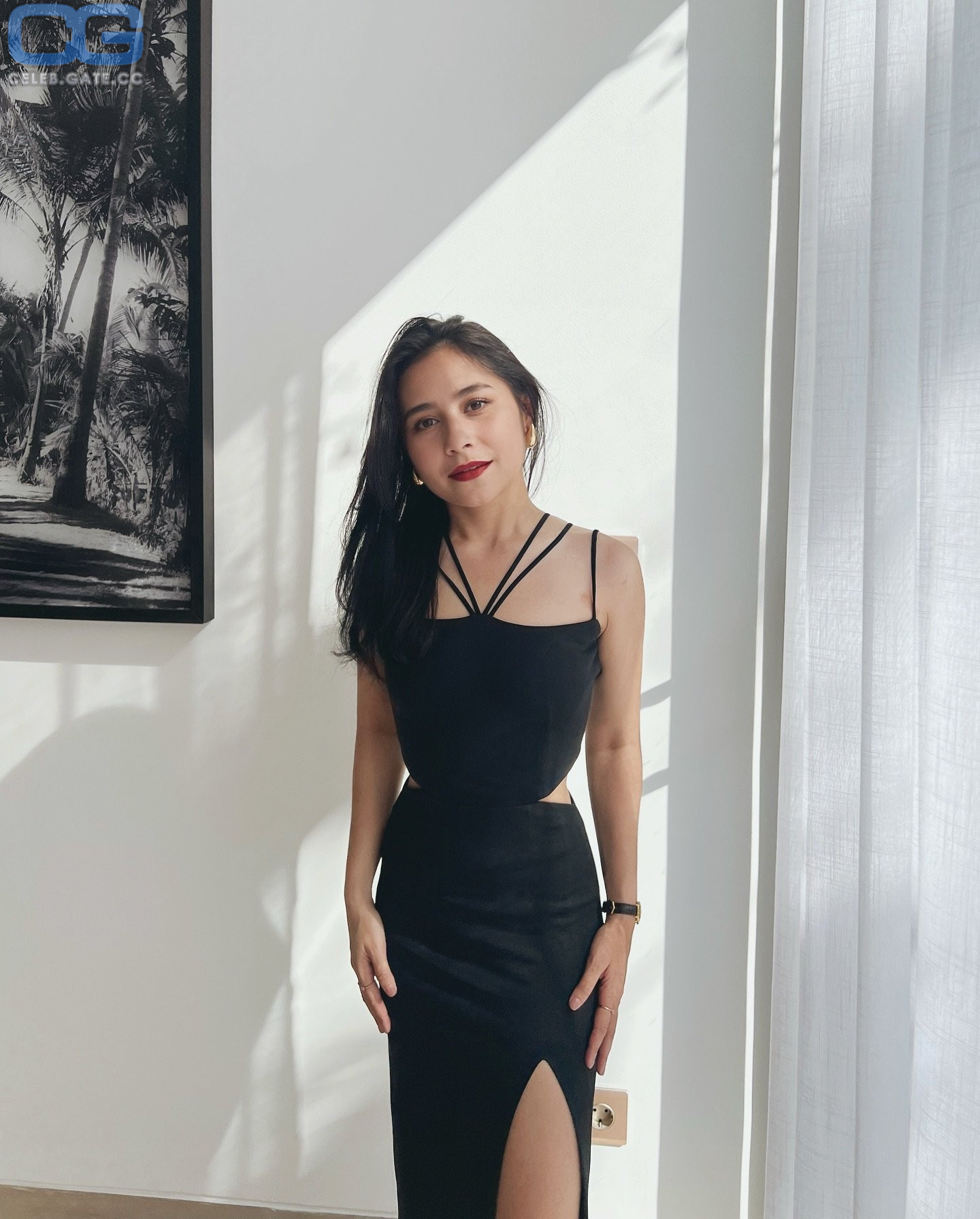Prilly Latuconsina 