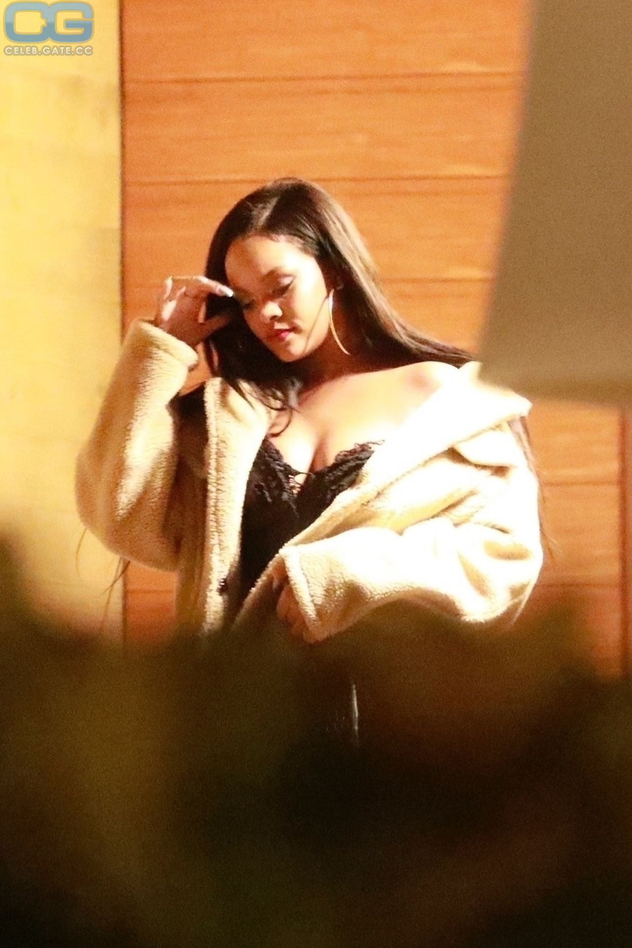 Rihanna dekollete