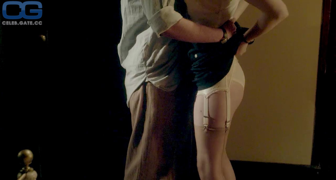 Naked saoirse ronan Saoirse Ronan