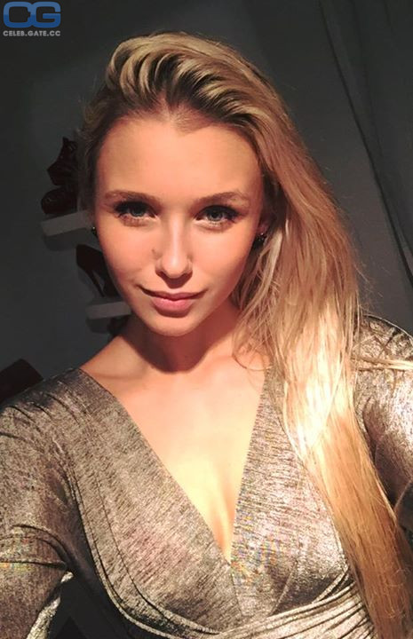 Scarlett Gartmann selfie