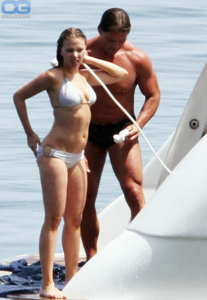 Scarlett Johansson body