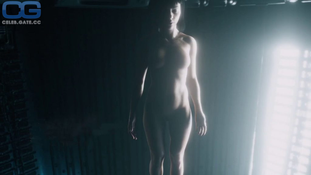 Scarlett johansson nudity