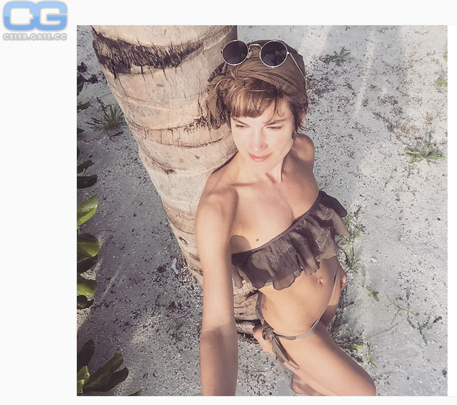 Isabell Horn sexy-bikini
