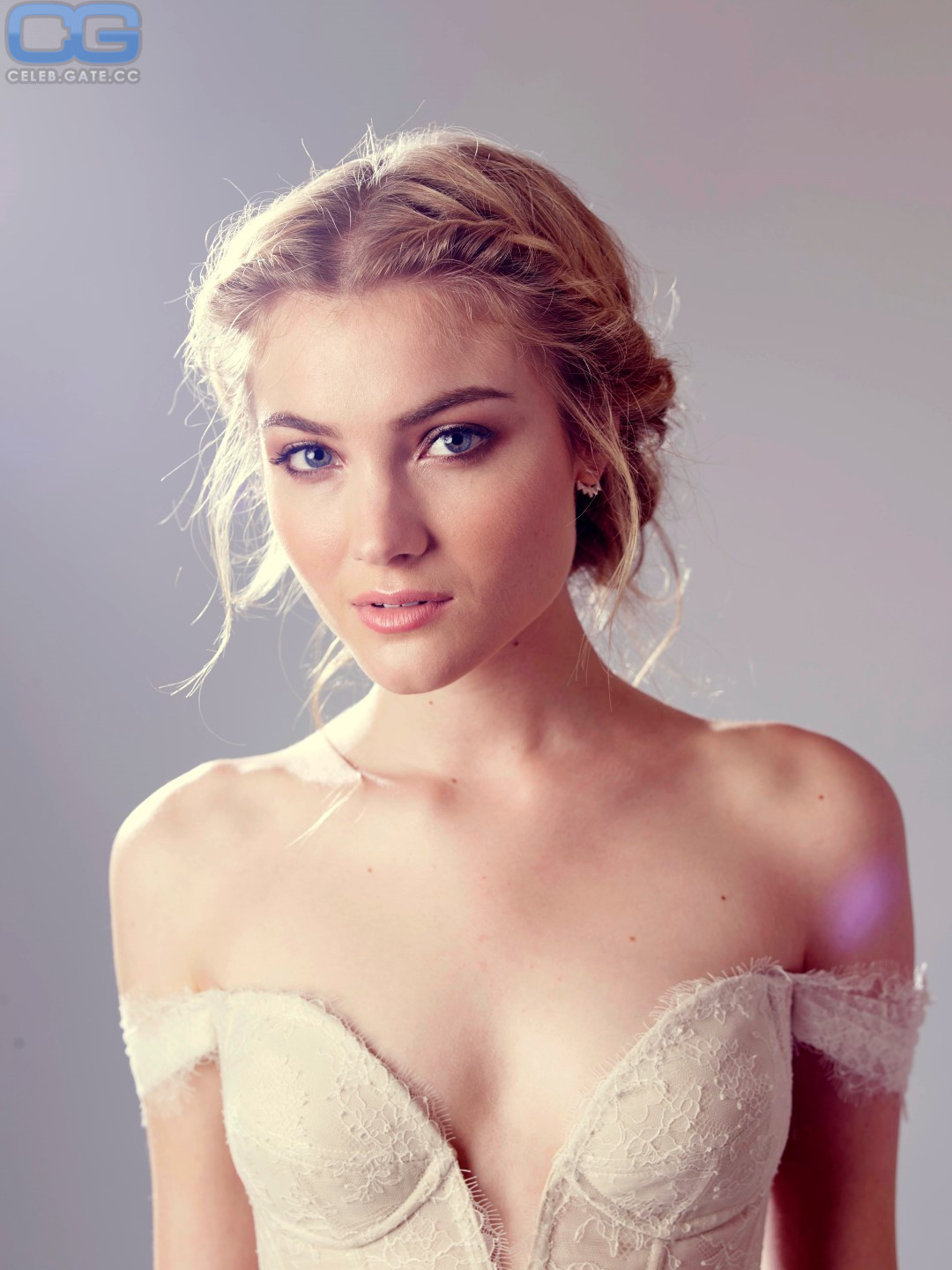 Skyler Samuels nackt, Nacktbilder, Playboy, Nacktfotos, Fakes, Oben Ohne