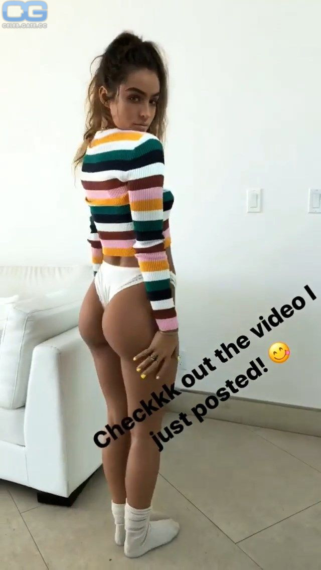 Sommer Ray ass
