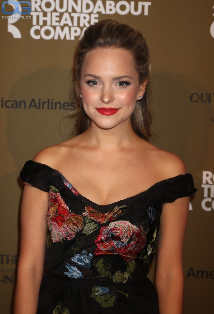 Stephanie Styles braless