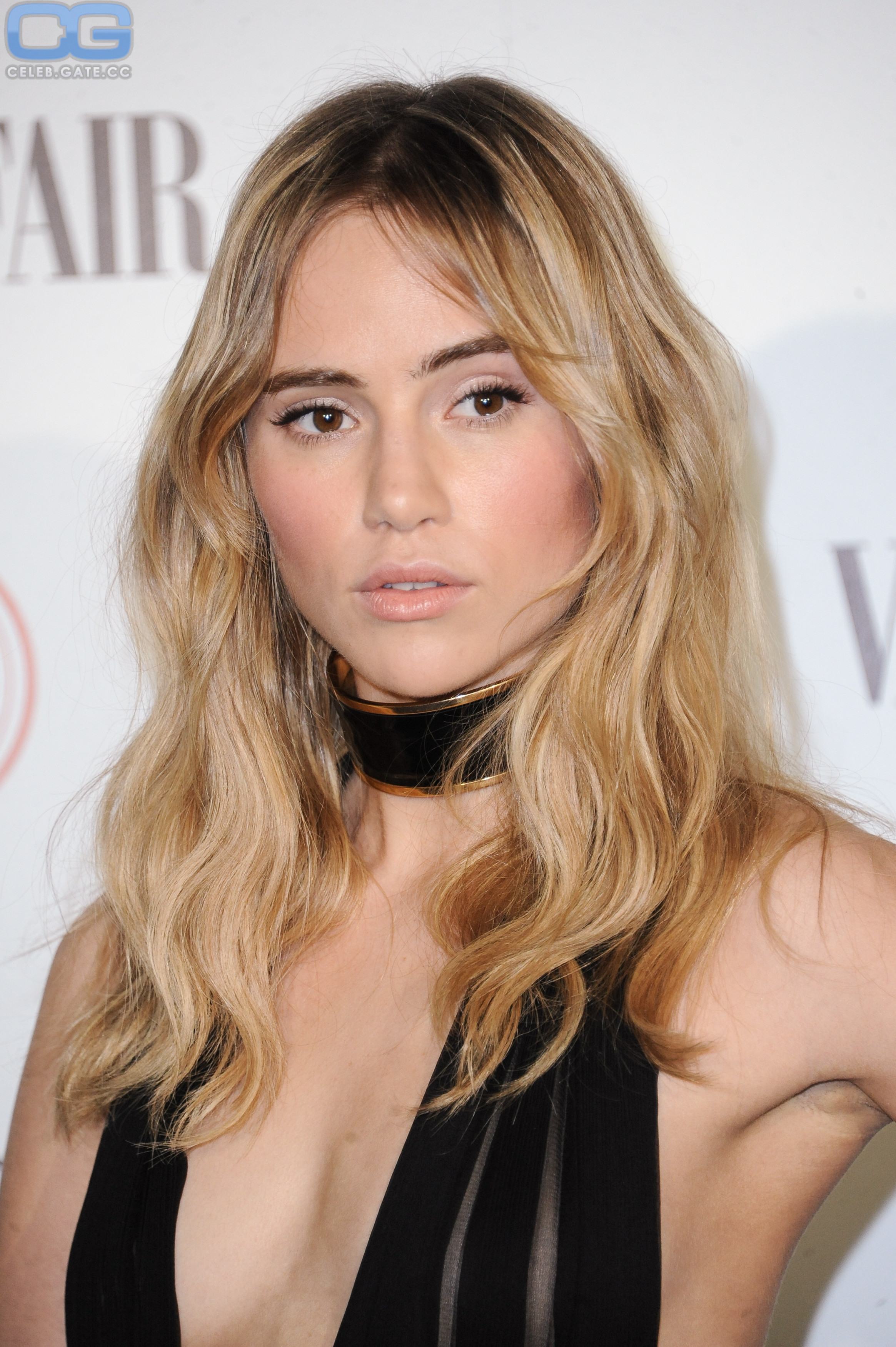 Suki Waterhouse hot