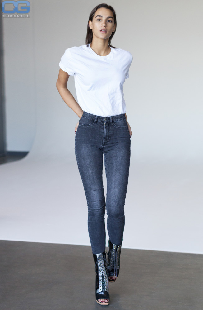 Talia Graf jeans
