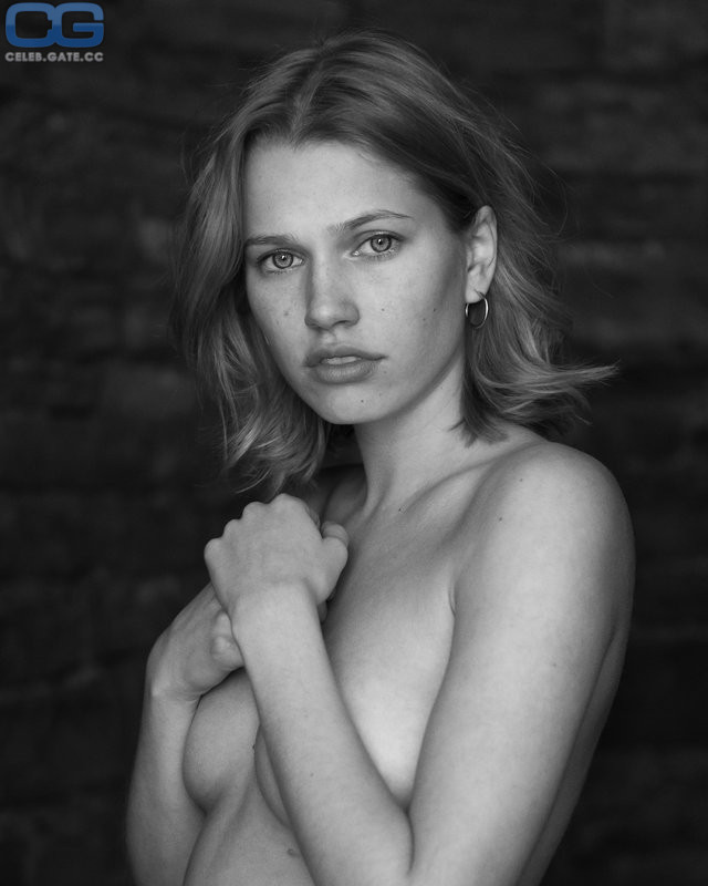 Thea sofie loch næss nude