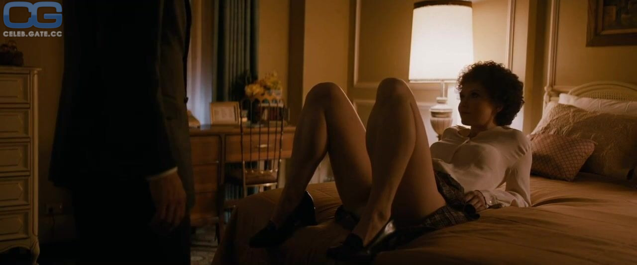 Valorie Curry 