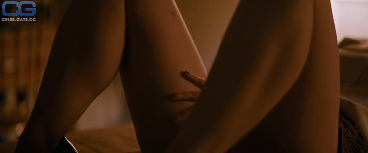 Valorie Curry 