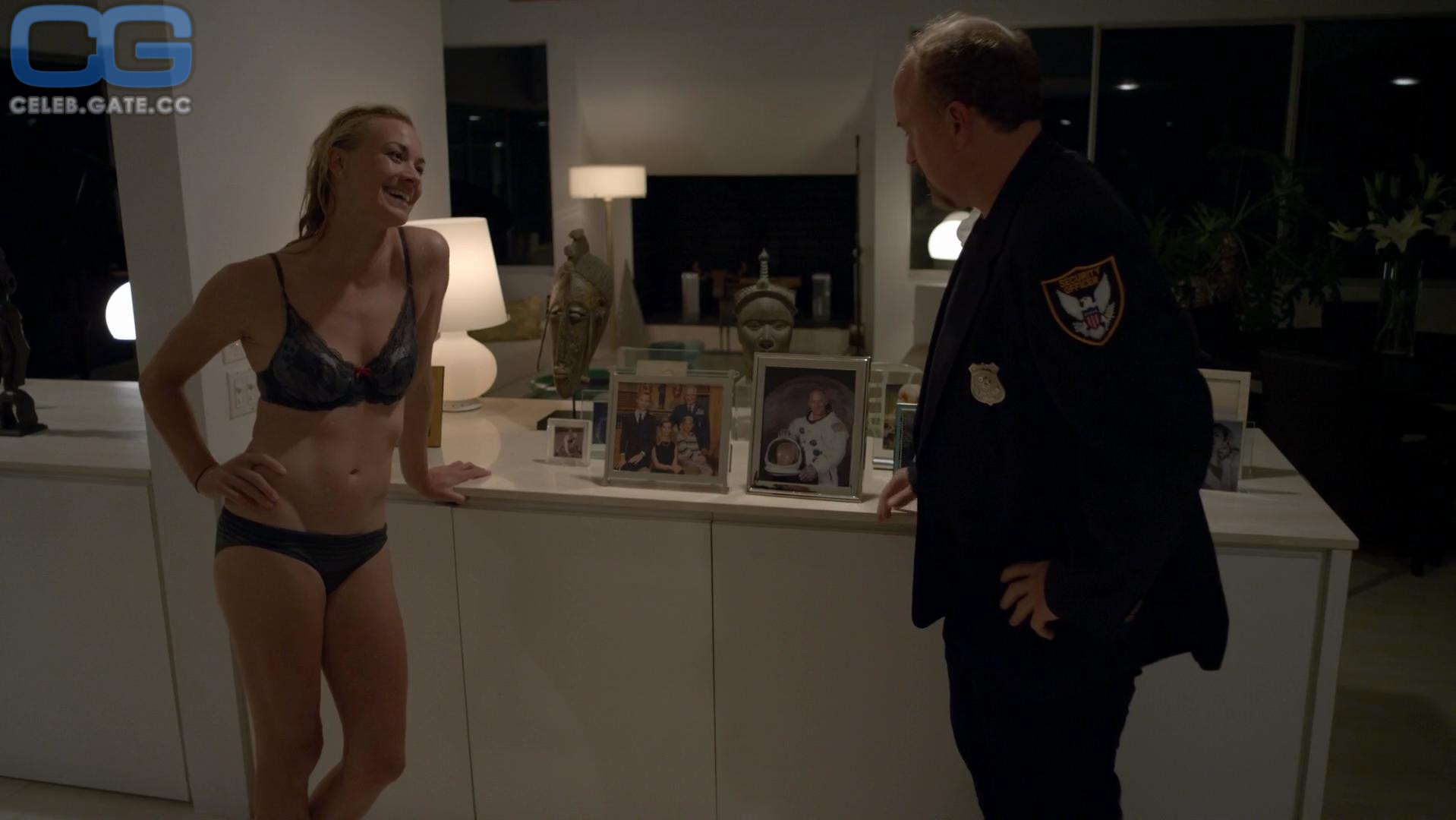 Yvonne Strahovski 