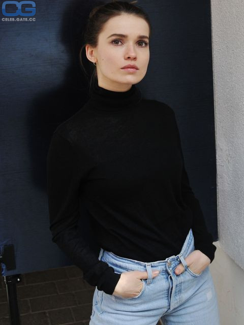 Zoe Moore 