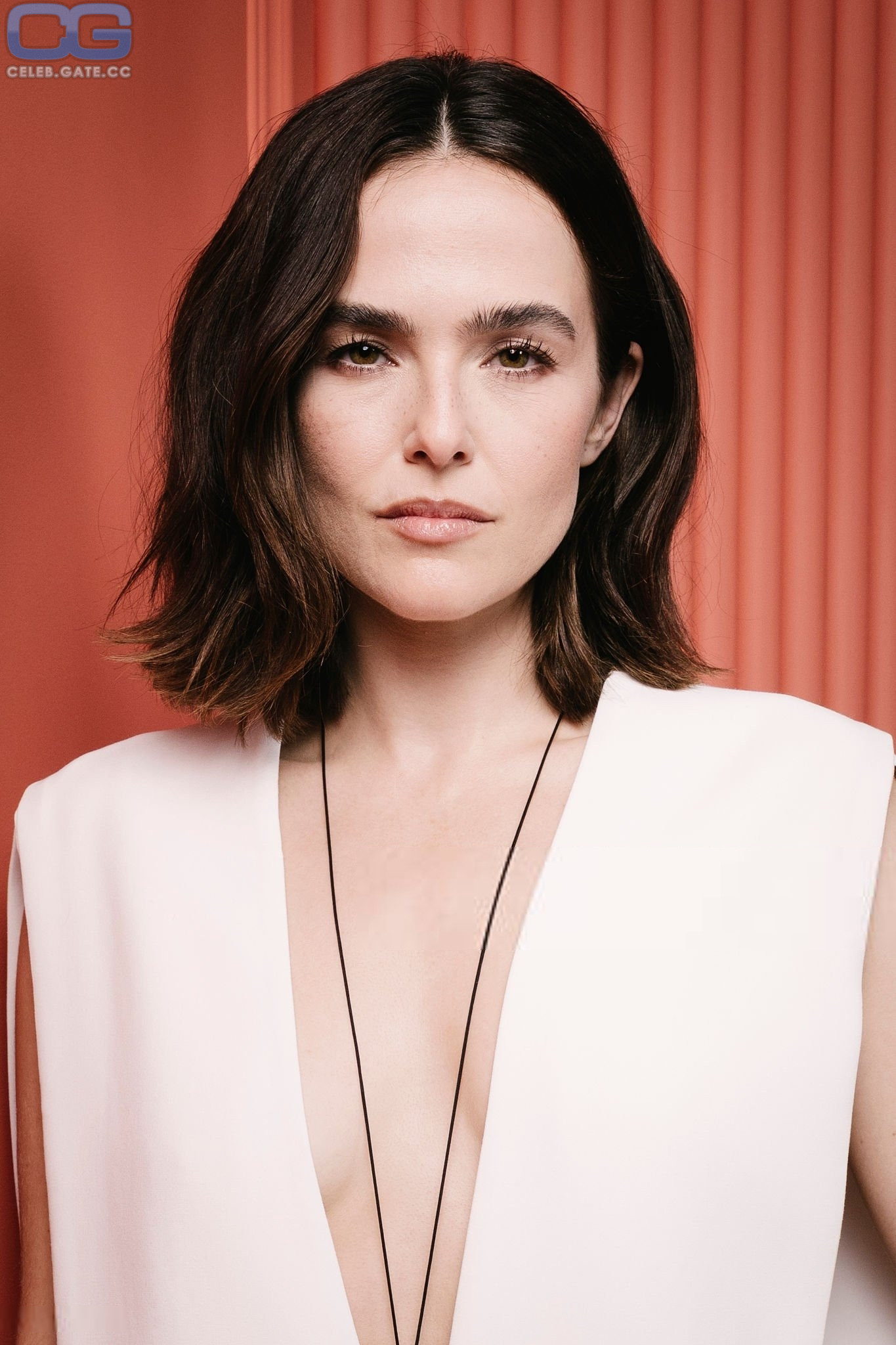 Zoey Deutch 
